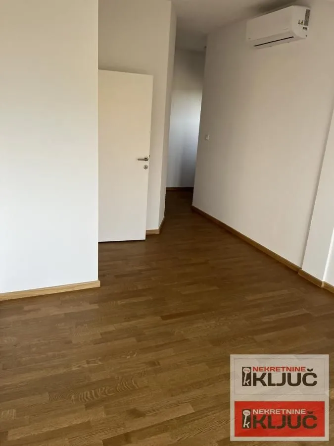 Izdavanje, kuća, 247m², Sremska Kamenica, Petrovaradin