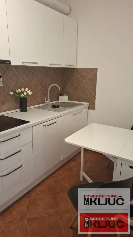 Izdavanje, jednosoban stan, 41m², Bulevar Oslobodjenja, Novi Sad Sve Podlokacije
