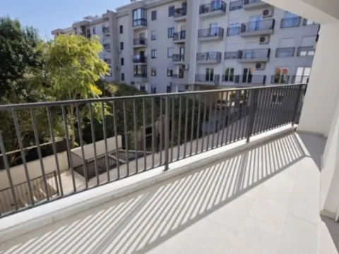 Izdavanje, dvosoban stan, 68m², Stara Varoš, Podgorica - image 2