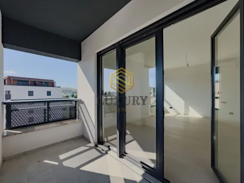 Prodaja, trosoban stan, 155m², Krivi Most, Podgorica - image 19