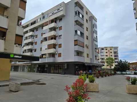 Izdavanje, dvosoban stan, 70m², Stari Aerodrom, Podgorica - image 13