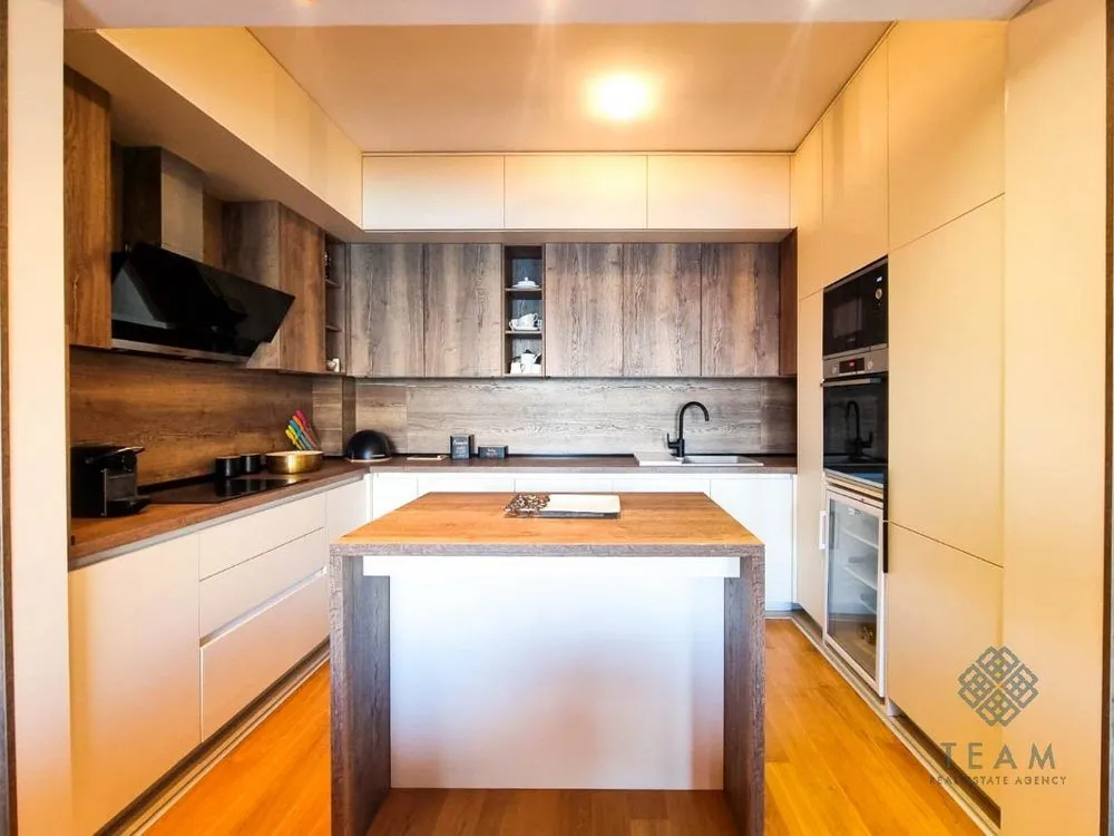 Sale, three bedroom apartment, 156m², Kostanjica, Kotor