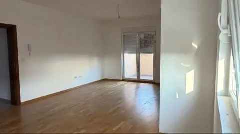 Prodaja, dvosoban stan, 73m², Tuški Put, Podgorica - image 2