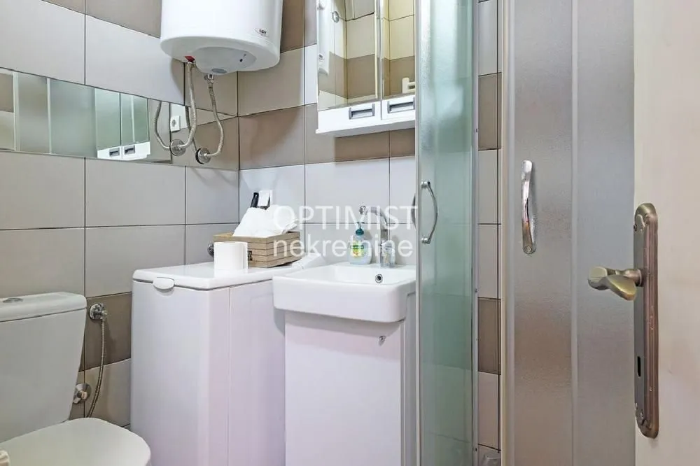 Rent, three bedroom apartment, 45m², Vračar Sve Podlokacije, Beograd