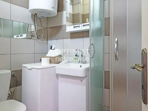 Izdavanje, trosoban stan, 45m², Vračar Sve Podlokacije, Beograd - image 13
