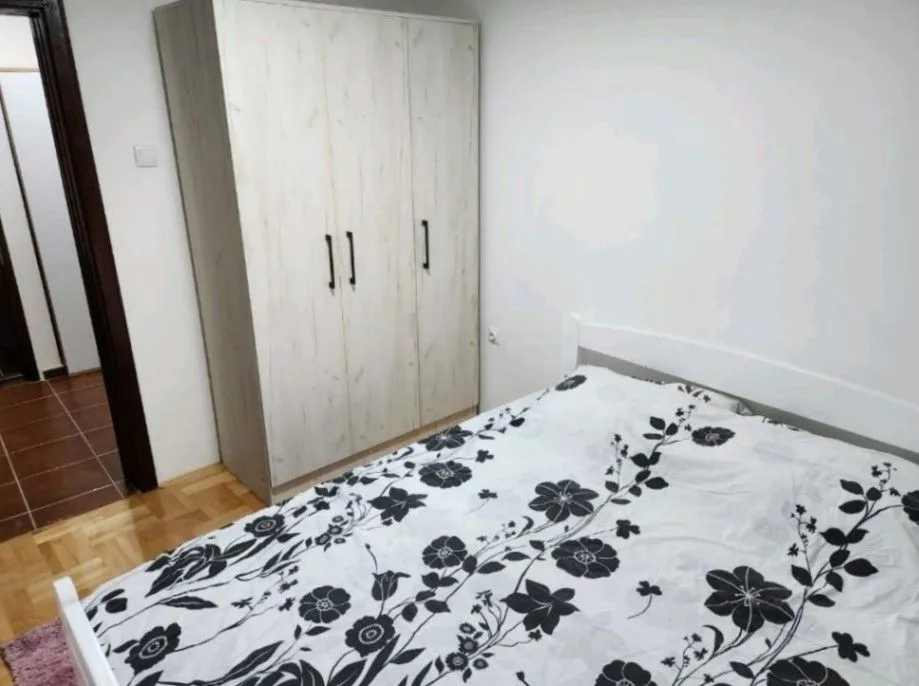 Prodaja, trosoban stan, 57m², Stara varoš, Nikšić
