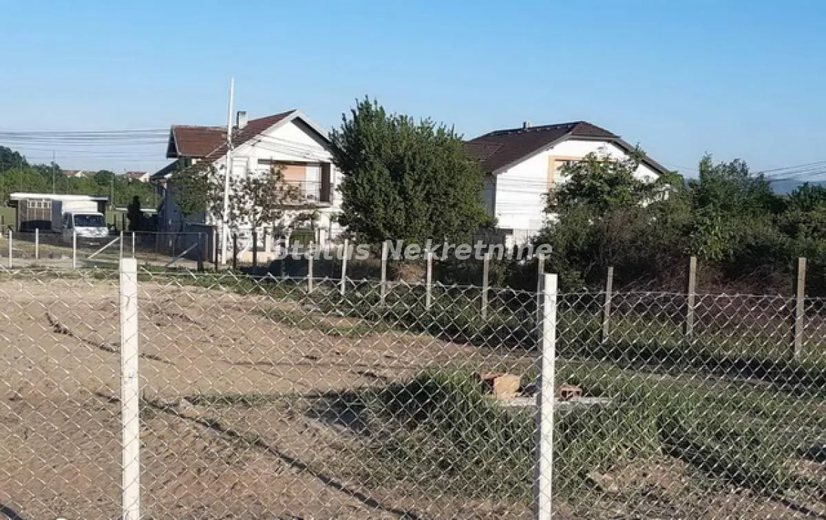 Izdavanje, plac, 880m², Veternik, Novi Sad Sve Podlokacije