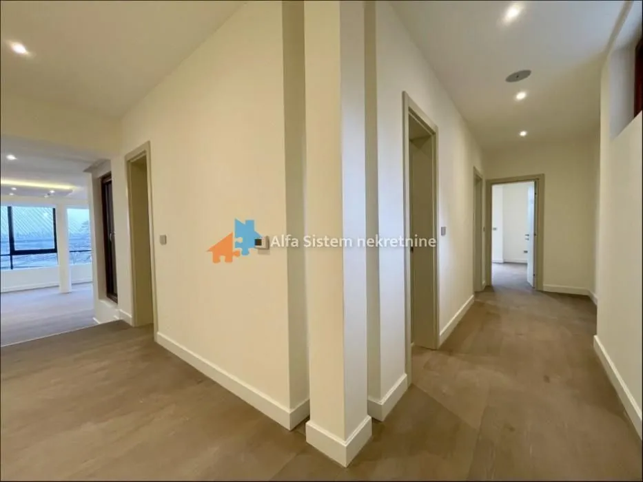 Izdavanje, četvorosoban stan, 174m², Savski Venac, Beograd