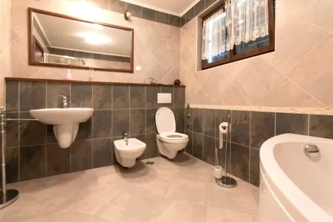 Prodaja, kuća, 235m², Kostanjica, Kotor - image 85