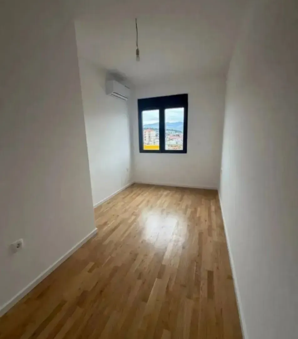Prodaja, trosoban stan, 83m², Stari Aerodrom, Podgorica