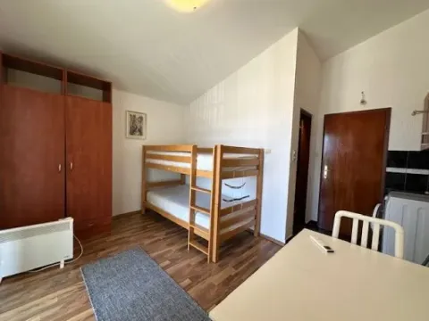 Izdavanje, dvosoban stan, 80m², Šušanj, Bar - image 6