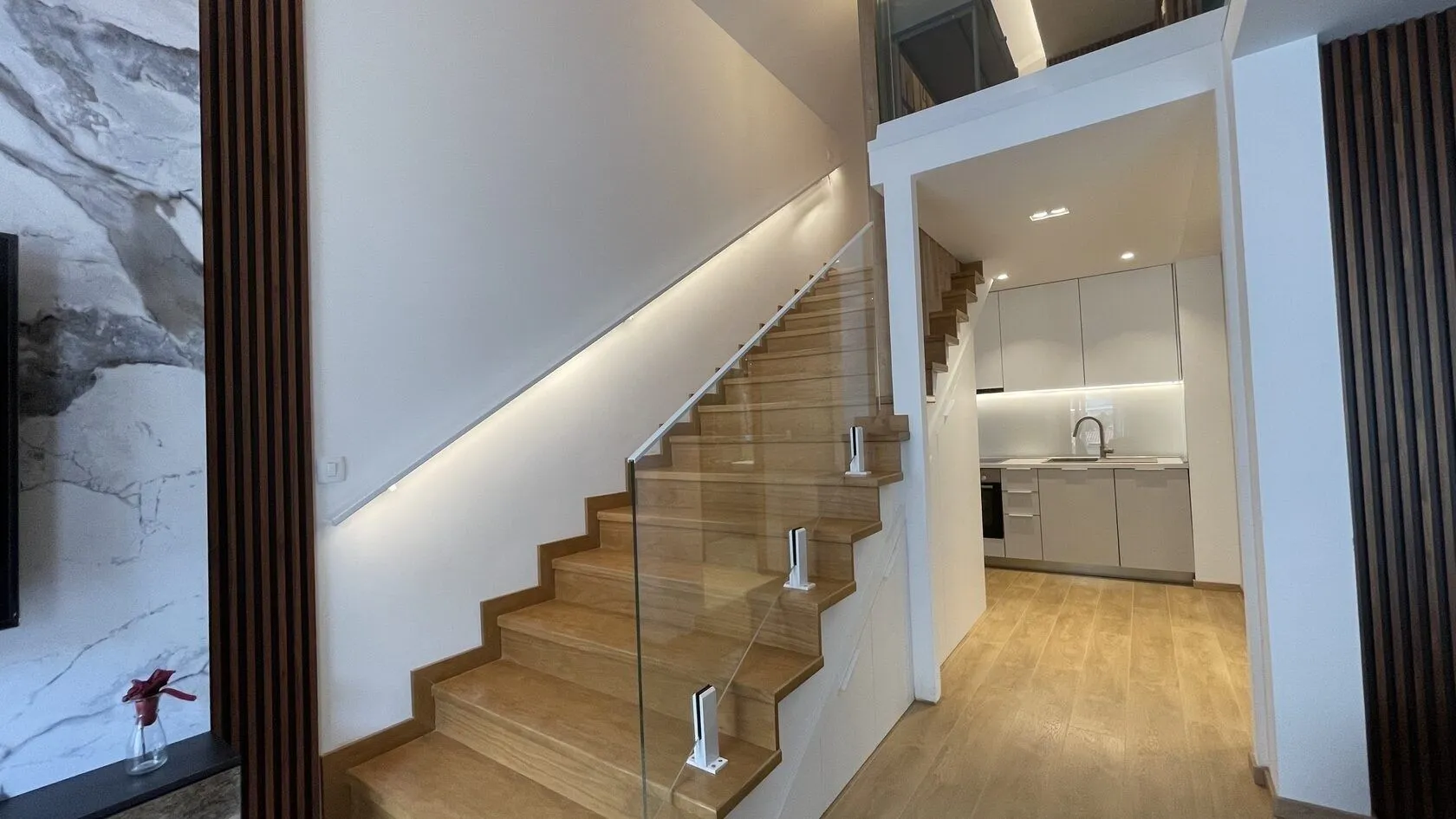 Prodaja, jednosoban stan, 85m², Podkošljun, Budva