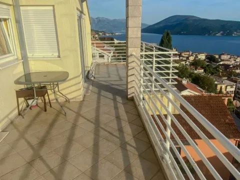 Izdavanje, dvosoban stan, 96m², Centar, Herceg Novi - image 3