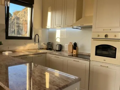 Prodaja, dvosoban stan, 71m², Centar, Tivat - image 6