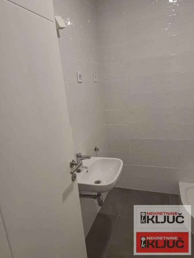 Prodaja, dvosoban stan, 43m², Novo naselje, Novi Sad