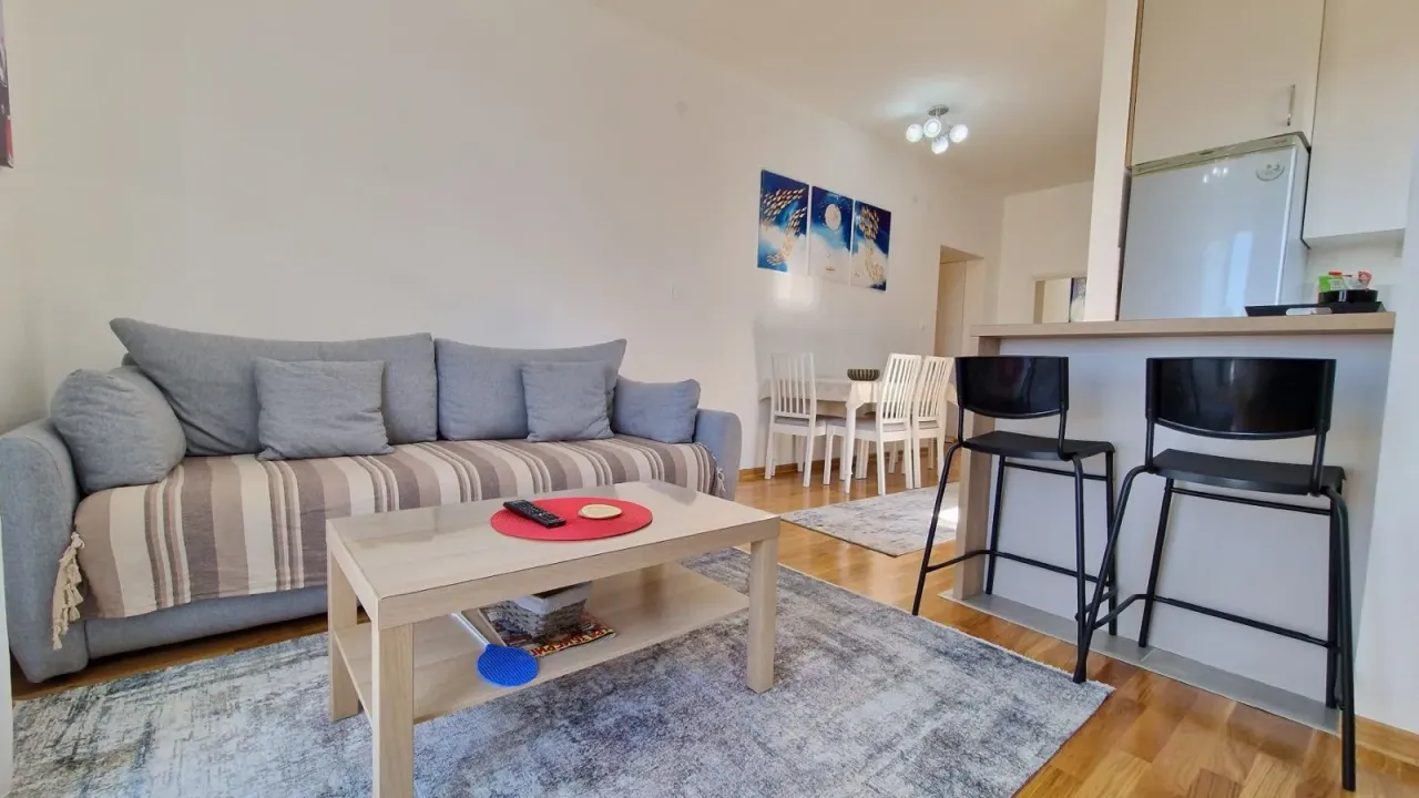 Rent, one bedroom apartment, 47m², Bečići, Budva