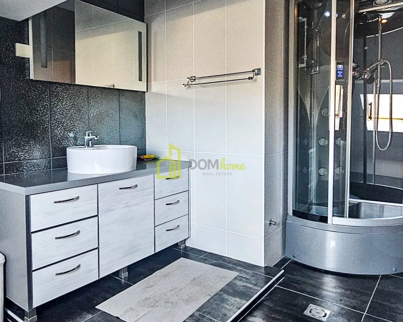 Sale, five bedroom apartment, 175m², Gorica C, Podgorica