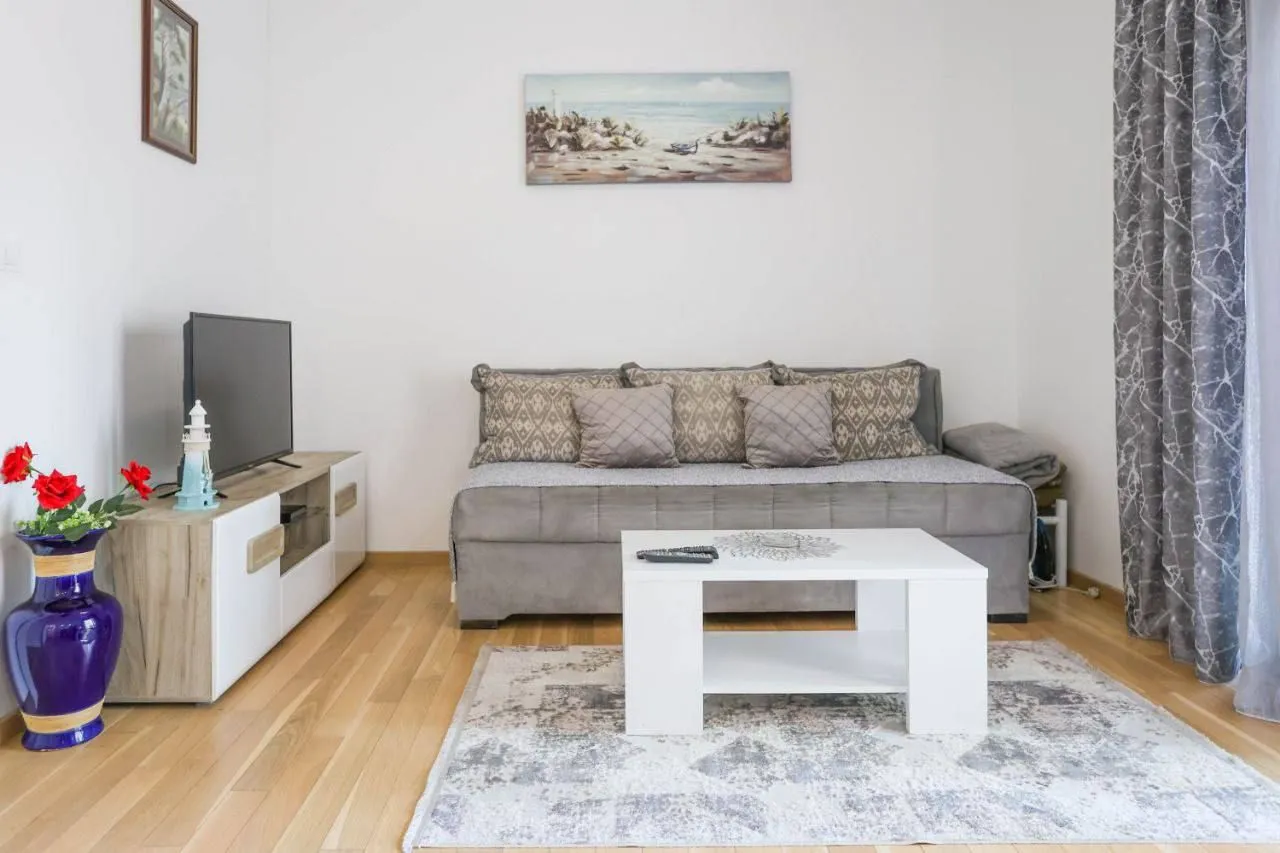 Rent, one bedroom apartment, 40m², Bečići, Budva