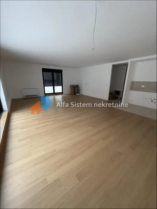 Izdavanje, četvorosoban stan, 120m², Savski Venac, Beograd