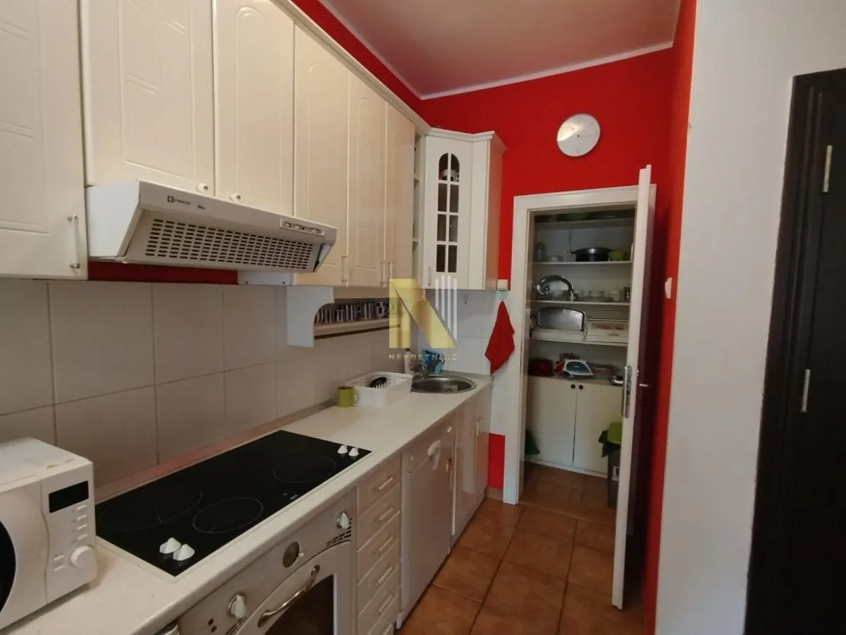 Prodaja, četvorosoban stan, 120m², Centar, Novi Sad