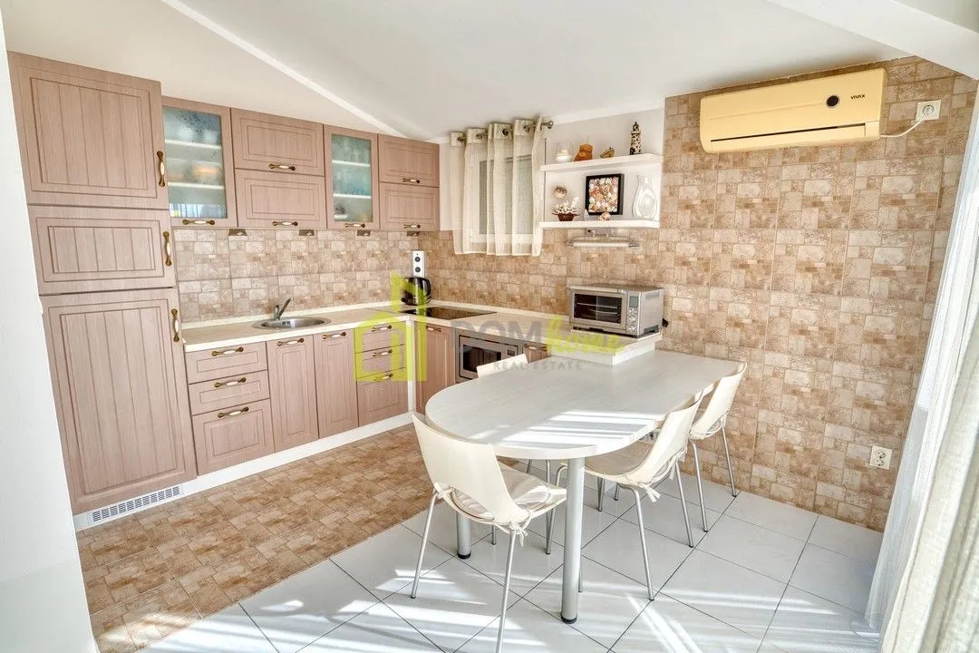 Prodaja, dvosoban stan, 75m², Seoce, Budva