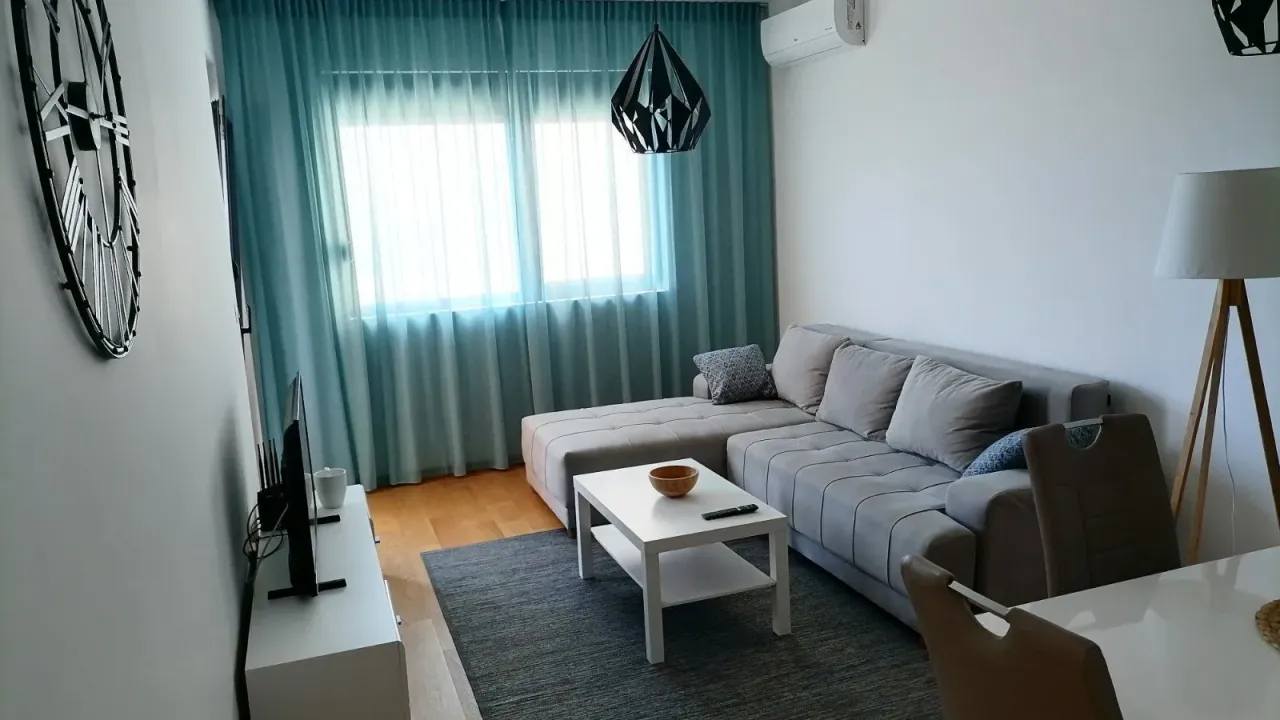 Izdavanje, jednosoban stan, 44m², Bečići, Budva