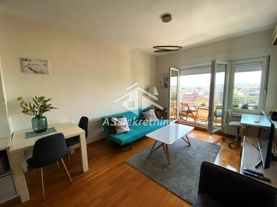 Izdavanje, dvosoban stan, 45m², Čubura, Beograd