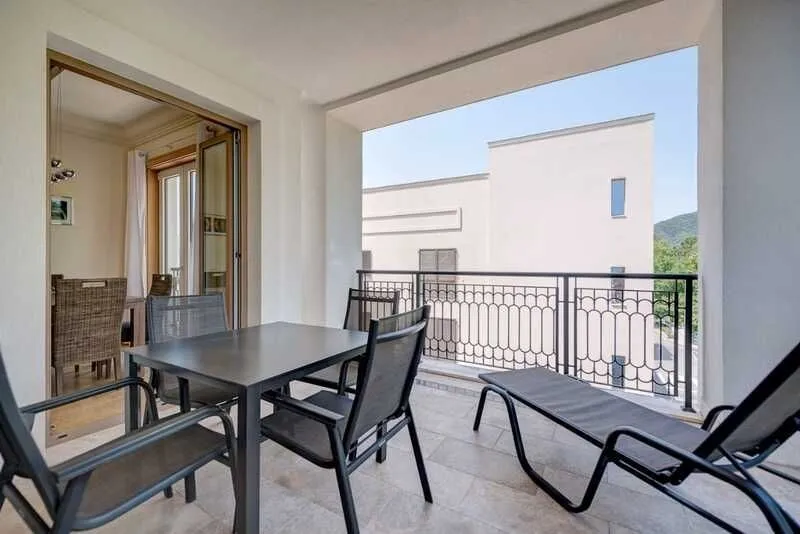 Prodaja, jednosoban stan, 74m², Tivat, Crna Gora
