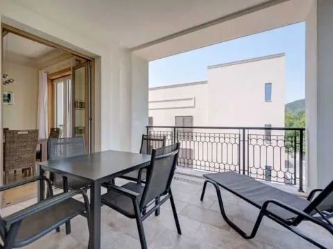 Sale, one bedroom apartment, 74m², Tivat, Crna Gora - image 25