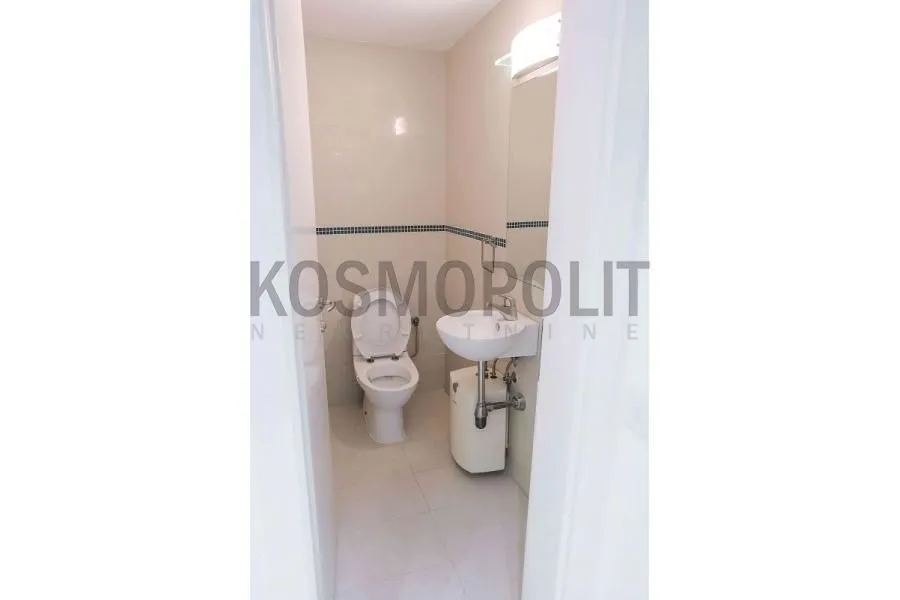 Sale, office space, 315m², Voždovac Sve Podlokacije, Beograd