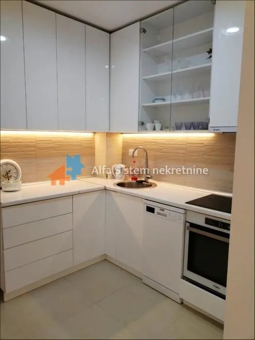 Izdavanje, stan, 42m², Crveni Krst, Beograd