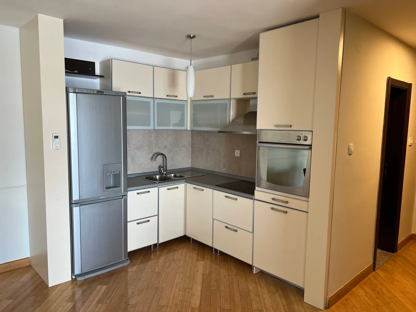 Izdavanje, jednosoban stan, 70m², Vidikovac, Budva