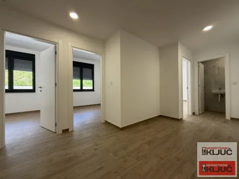 Prodaja, četvorosoban stan, 90m², Petrovaradin, Novi Sad - image 2