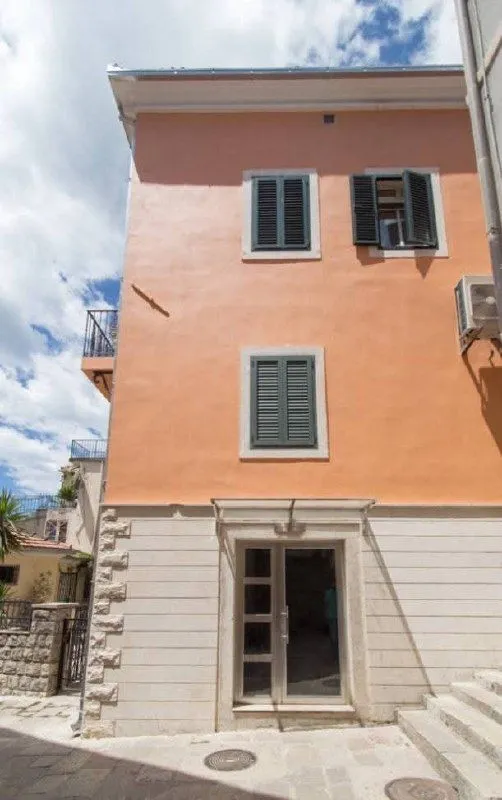 Sale, office space, 102m², Centar, Herceg Novi