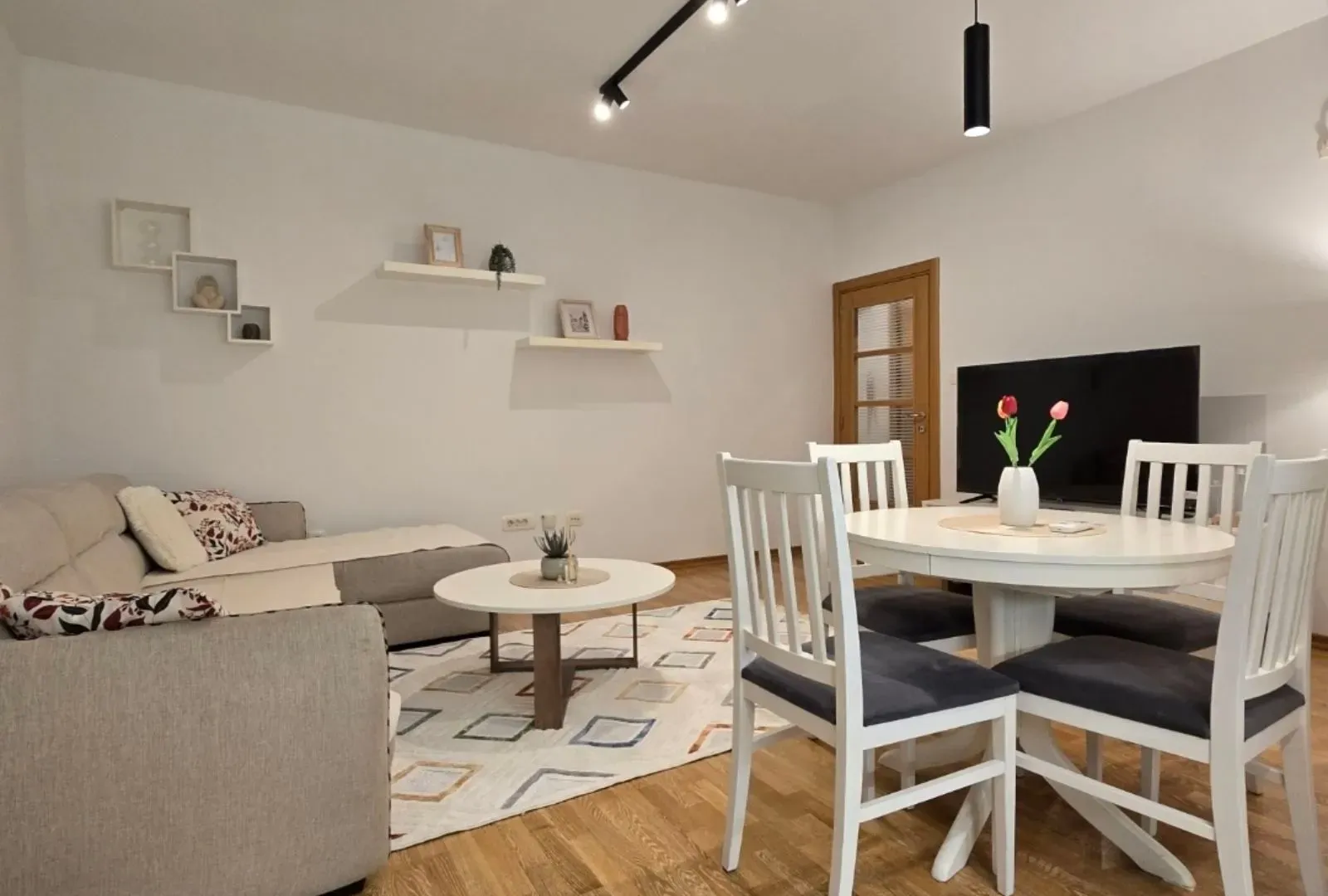 Rent, one bedroom apartment, 50m², Blok 9, Podgorica