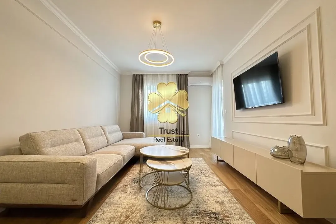 Izdavanje, jednosoban stan, 50m², Central Point, Podgorica