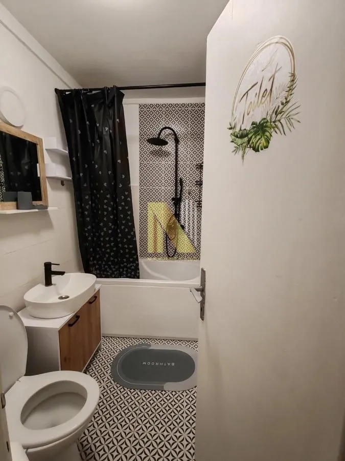 Izdavanje, dvosoban stan, 46m², Železnička Stanica, Novi Sad Sve Podlokacije