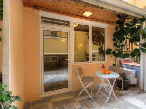 Rent, studio apartment, 29m², Mainski Put, Budva - image 1