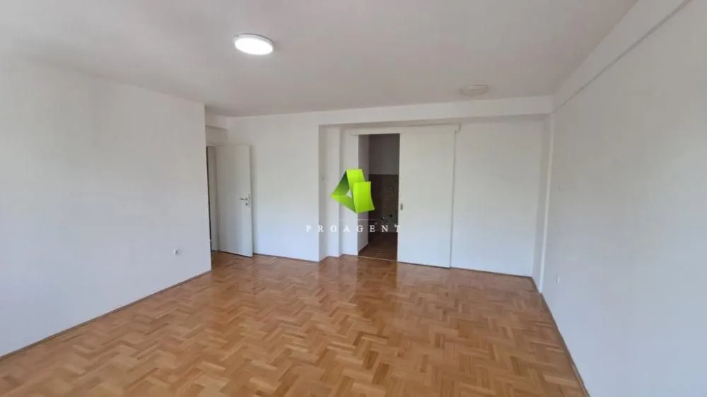 Izdavanje, poslovni prostor, 73m², Dom zdravlja, Niš