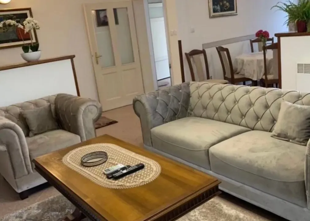 Izdavanje, dvosoban stan, 75m², Dobrota, Kotor