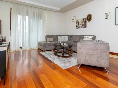 Rent, two bedroom apartment, 75m², Podgorica, Crna Gora - image 2