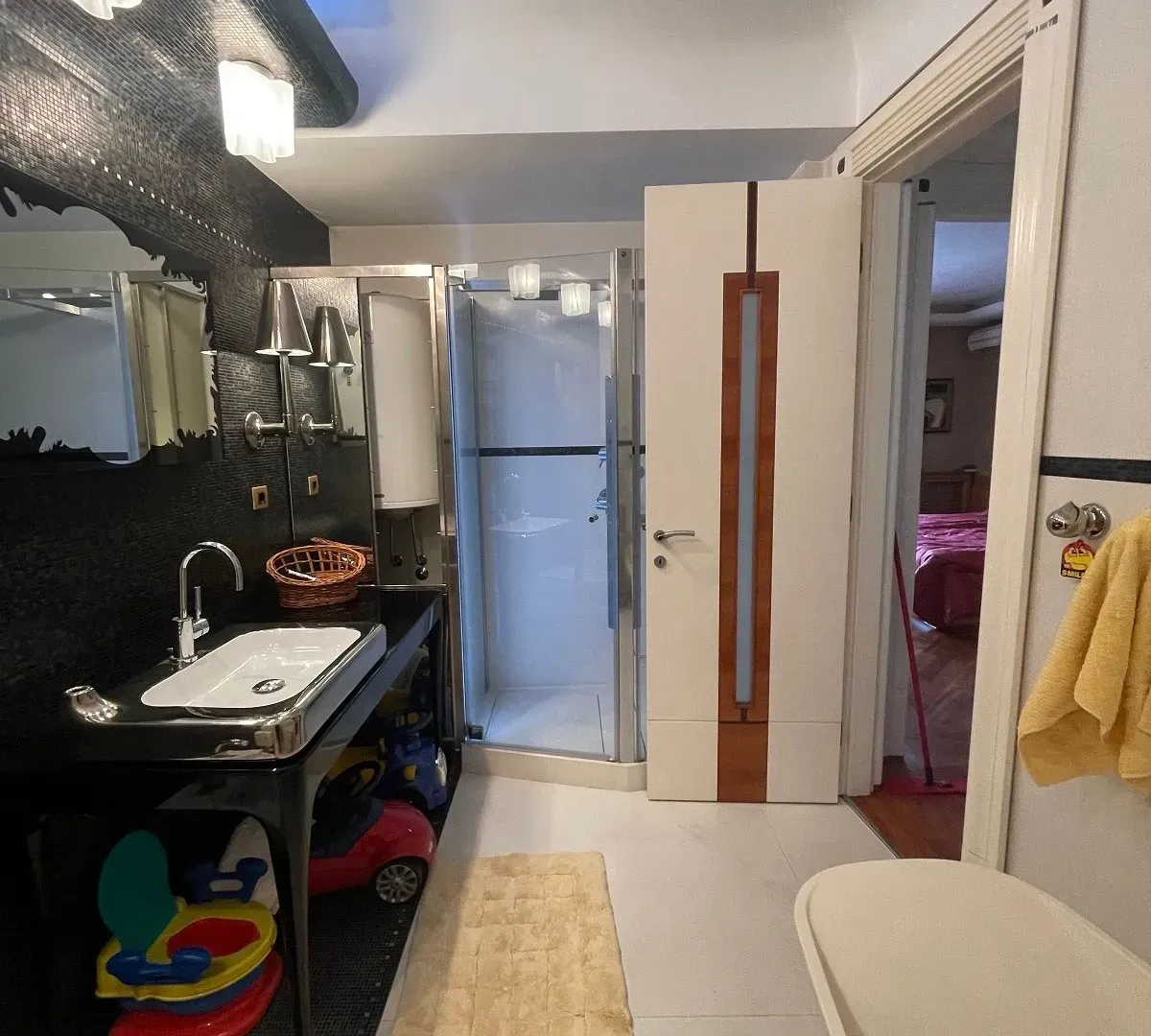 Izdavanje, četvorosoban stan, 135m², Vračar Sve Podlokacije, Beograd