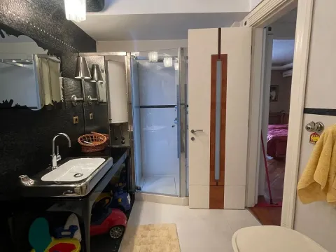 Izdavanje, četvorosoban stan, 135m², Vračar Sve Podlokacije, Beograd - image 5