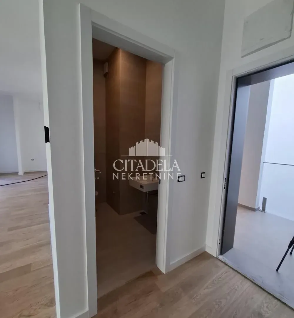 Prodaja, četvorosoban stan, 131m², Čukarica, Beograd
