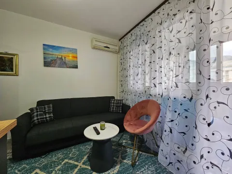 Rent, studio apartment, 32m², Centar, Bar - image 3