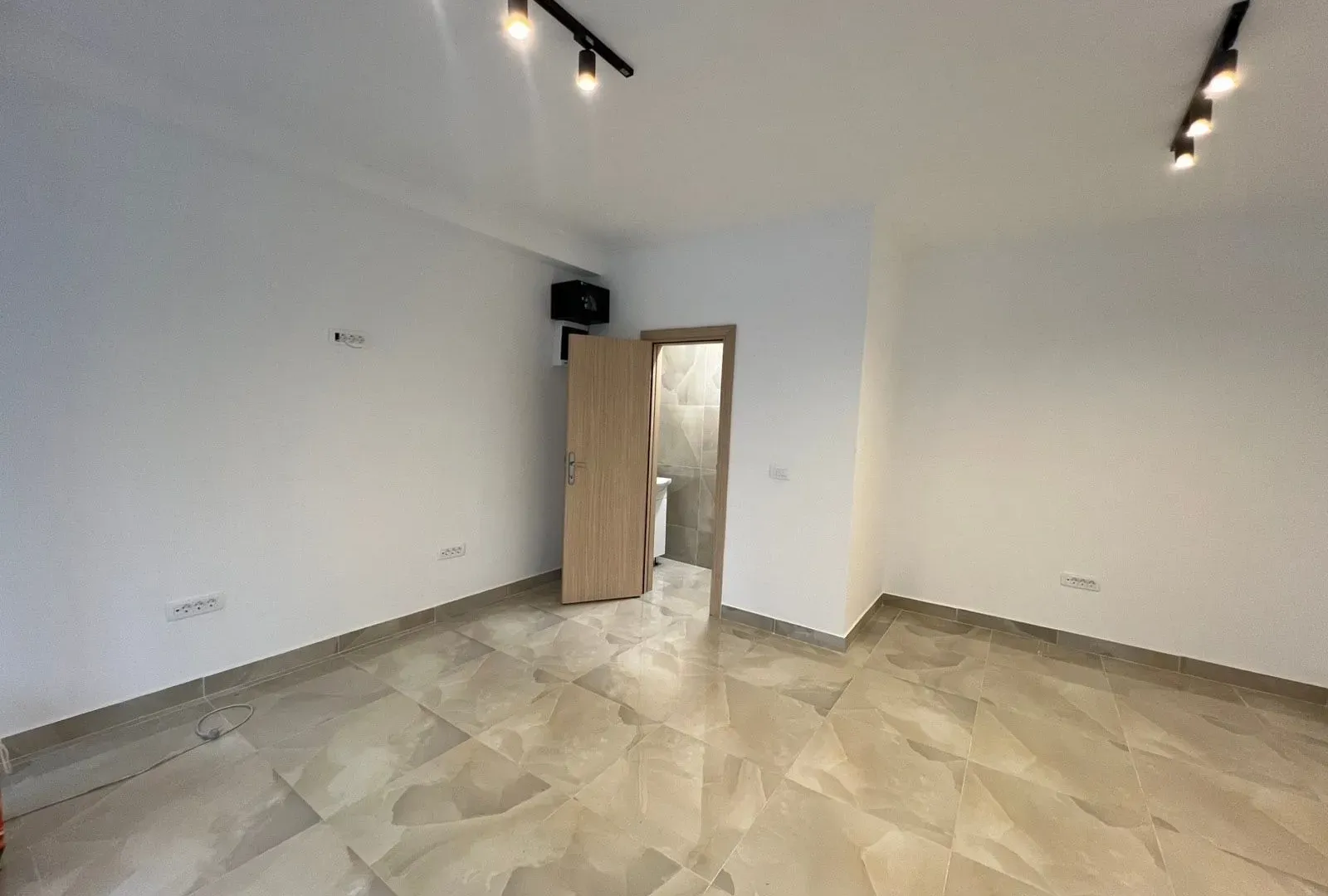 Rent, office space, 20m², Zagorič, Podgorica