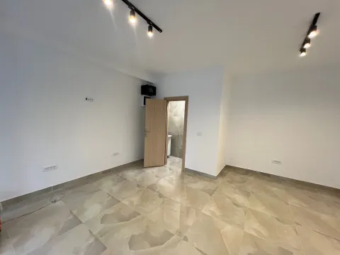 Izdavanje, poslovni prostor, 20m², Zagorič, Podgorica - image 2