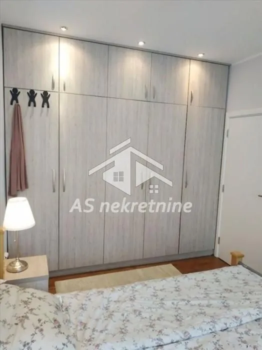 Izdavanje, četvorosoban stan, 80m², Profesorska Kolonija, Palilula Sve Podlokacije