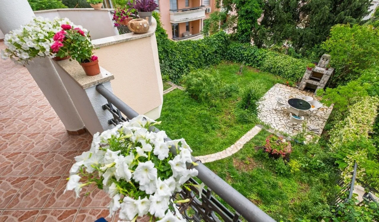 Rent, house, 280m², Gorica C, Podgorica