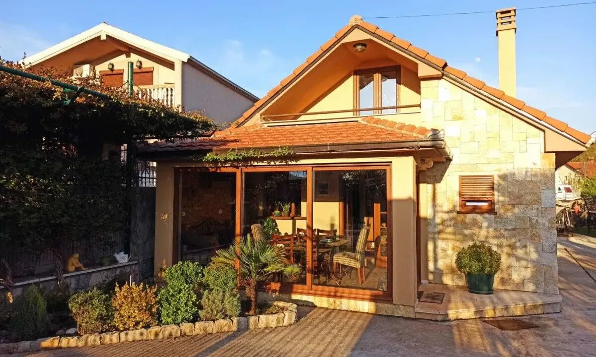 Rent, house, 92m², Mareza, Podgorica